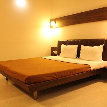 Hotel Grand 3D Bhuj Exterior foto