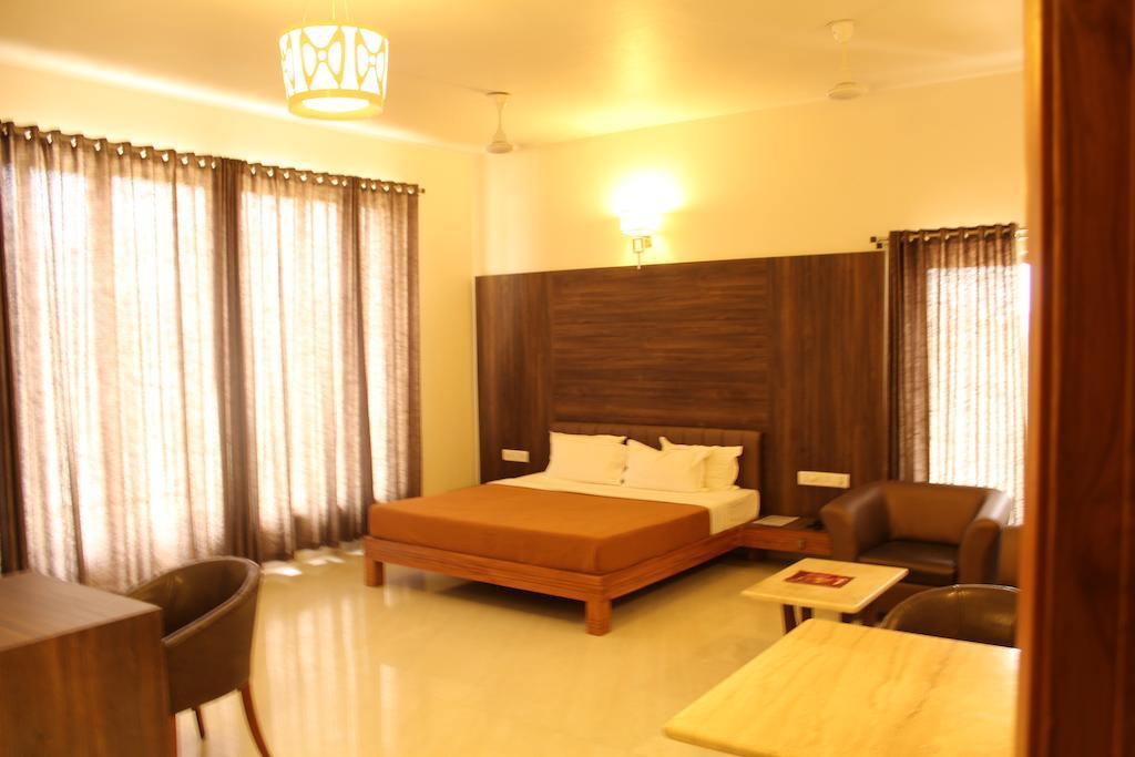 Hotel Grand 3D Bhuj Quarto foto